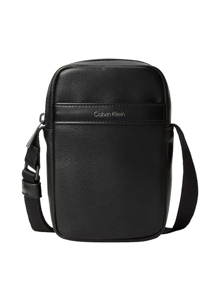 كالفن كلاين Logo Messenger Bag